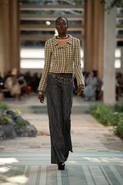 Look 1